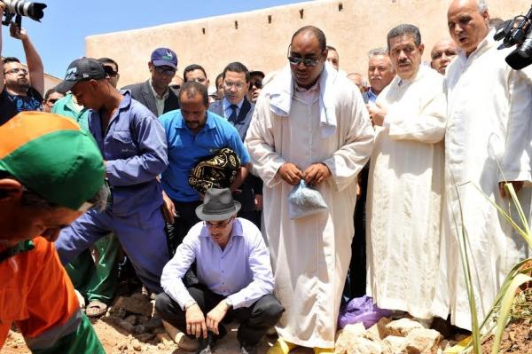 تشييع جثمان وزير الاتصال الأسبق العربي المساري في موكب مهيب ، و هؤلاء حضرروا الجنازة