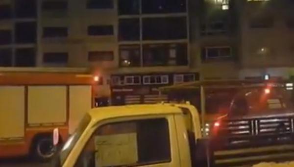 بالفيديو  .. شخص يحاول الإنتحار من فوق "بوطو" على طريقة مي عيشة بحي بوركون