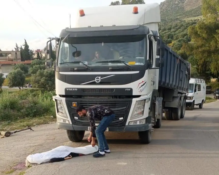 تروتينت كهربائية تتسبب في وفاة طفل تحت عجلات شاحنة بتطوان