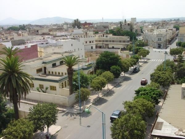 إعلان القصر الكبير مدينة بدون صفيح