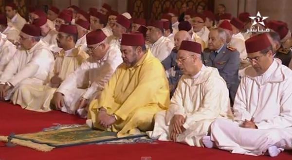 أمير المؤمنين يؤدي صلاة الجمعة بمسجد النصر بمراكش