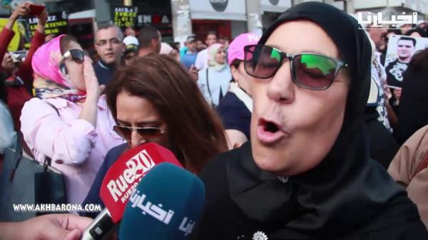 والدة الزفزافي: لي كيقول عندي الفلوس اجي عندي لدار وطل على حالتي