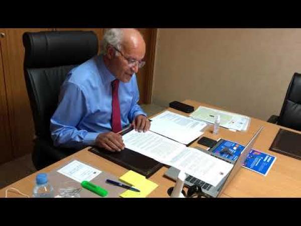 الوزير إدريس أوعويشة يتحدث الانجليزية بطلاقة في لقاء دولي حول التعليم عن بعد