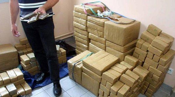 توقيف 5 أشخاص بينهم جزائريان بتهمة التجارة في المخدرات