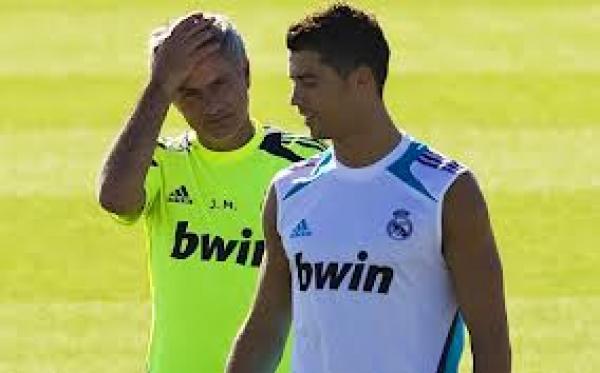 مورينيو ساخراً من كريستيانو .. دربت "رونالدو الحقيقي" في برشلونة!