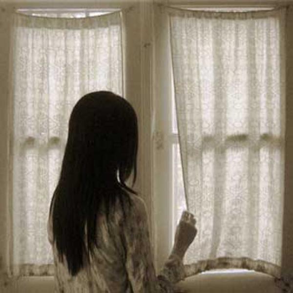 "قصارة" تنتهي بالقاء فتاة بنفسها من الطابق الثاني بهذه المدينة وهذه التفاصيل الحصرية!