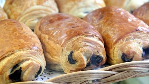 بعد وفاة سيدتين بسبب "بتي بان".. مهنيو المخابز يحذرون من "الكاراجات العشوائية" لبيع الحلوى