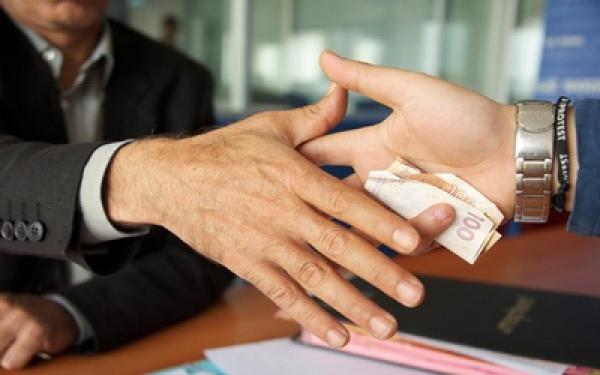 الرشوة تتسبب في جر قائد وعون سلطة إلى القضاء بضواحي أكادير