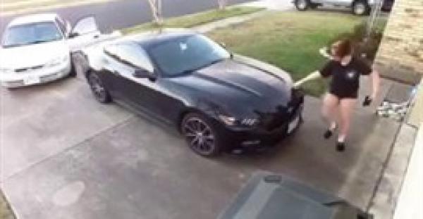 بالفيديو.. شاهد كيف انتقمت فتاة من حبيبها السابق