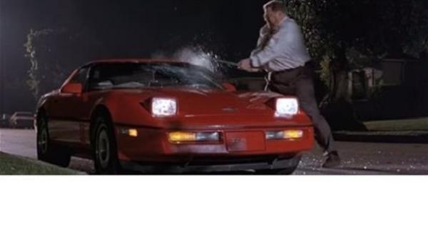  هشم سيارة جار صديقه لامتلاكه الموديل ذاته 