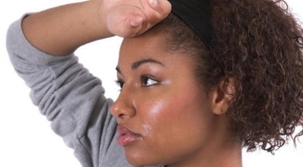 هل يستجيب جسم المرأة والرجل بطريقة مختلفة للطقس الحار؟