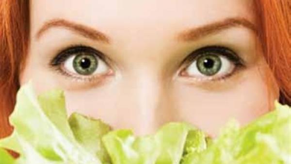 10 أطعمة تقوي النظر وتحمي العيون