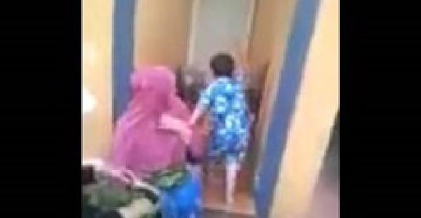 بالفيديو.. «خروف» خاف من طفل صغير فهاجم جدته العجوز