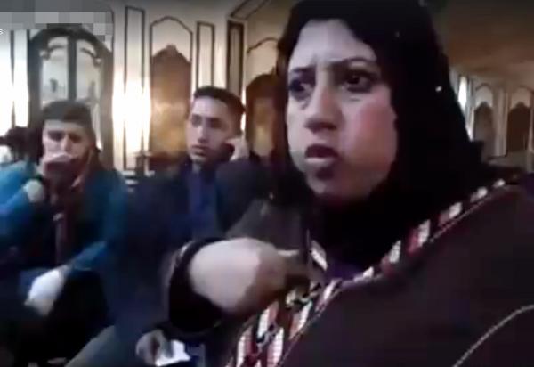 بالفيديو : سيدة بألف رجل توجه رسائل قوية للمسؤولين و تصدح في العلن بهذا الشعار