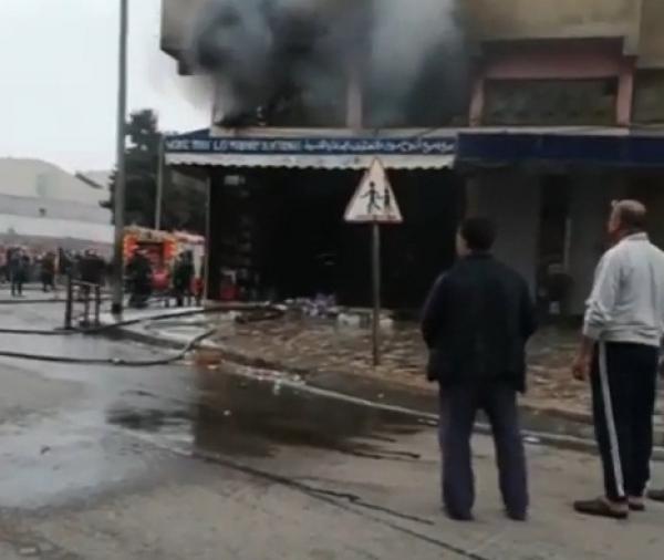 بالفيديو...حريق مهول يلتهم محلا تجاري بالدار البيضاء والجيران ينجون من كارثة محققة