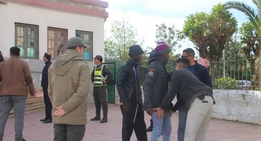 السلطات تواصل حملتها على مهاجري دول جنوب الصحراء… ورفض الصعود إلى الحافلات يتحول إلى مواجهات