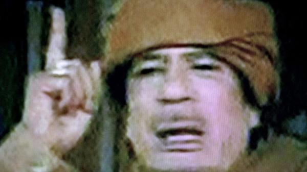 تسجيل صوتي : القذافي يودع أسرته ويوصيها قبل مقتله!