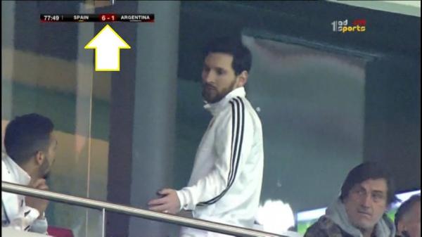 لقطة اليوم : ميسي يغادر المدرجات بسبب الهزيمة المذلة أمام منتخب اسبانيا