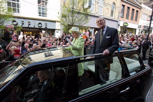 نجاة الملكة إليزابيث من موت محقق على يد حارسها