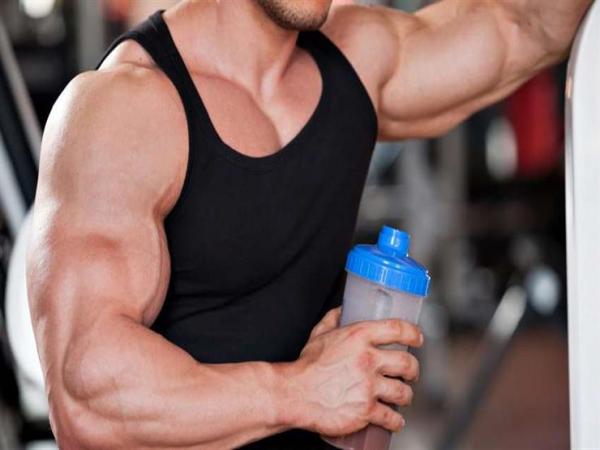 تحذيرات للذين يتناولون بروتين بناء العضلات لفترة طويلة