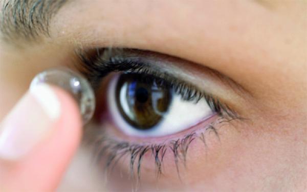 معتقدات خاطئة حول العدسات اللاصقة