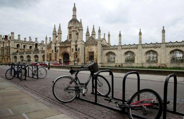 جامعة كمبردج البريطانية تعلن عن تقديم كل المحاضرات عبر الإنترنت العام المقبل
