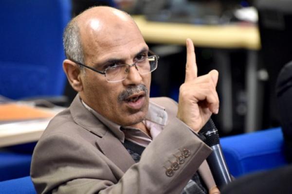 "الكنبوري" ينتقد ندوة حول مسؤول بوزارة التعليم حضرها "العثماني" ويصفها بالفضيحة