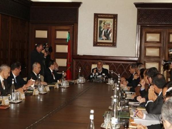 ما هي وضعية الحكومة حاليا قبل شهر من الانتخابات البرلمانية ؟