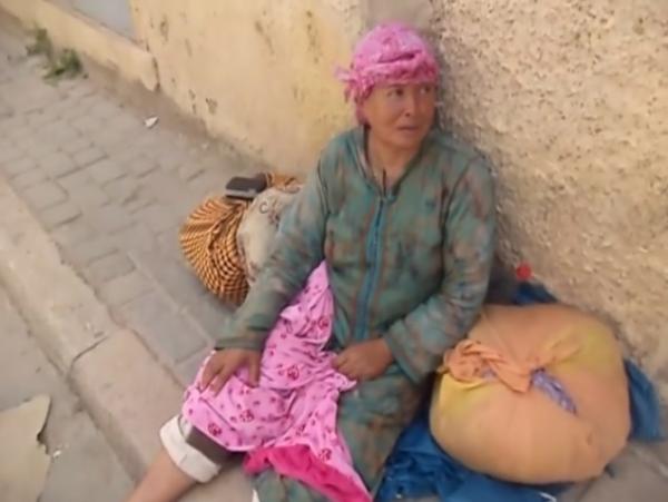 بعد 15 سنة من الخدمة كإطار بالبنك الشعبي بالبيضاء سيدة بوجدة تعيش التشرد والضياع وتبيت بالعراء