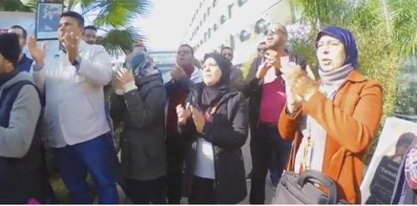 بالفيديو: عمال شركة هواوي يحتجون للمطالبة بتسوية وضعيتهم