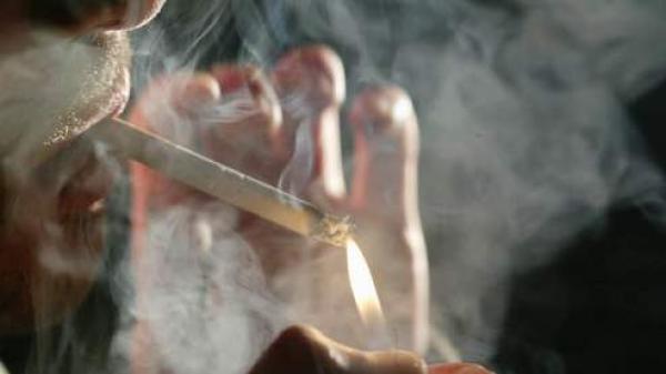 من يقف وراء تجميد قانون منع التدخين في الأماكن العمومية؟