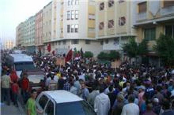 فبراريو طنجة يواصلون مسيراتهم المطالبة بالتغيير