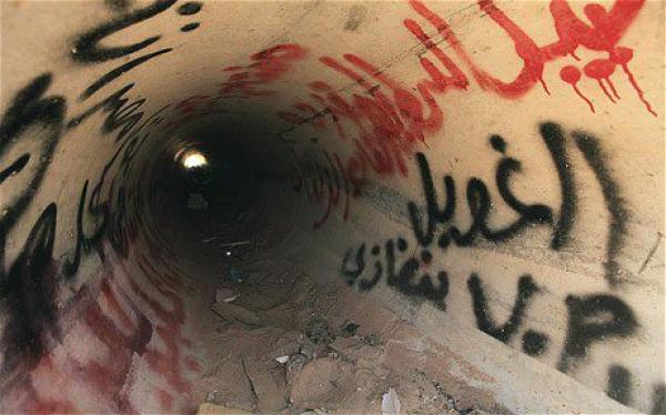 أحد مرتزقة القذافي يروي كيف فشلت عملية إخراجه من سرت