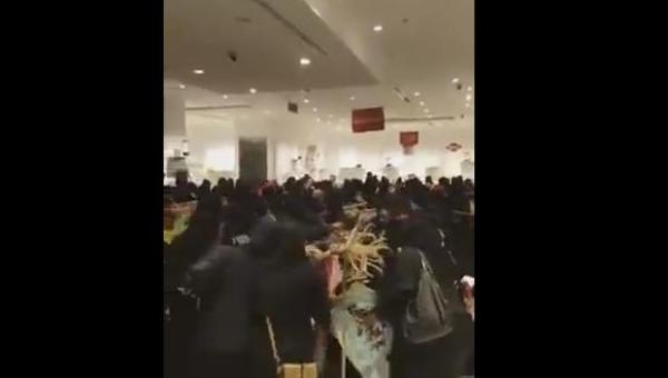 الحرب بين خليجيات في " مول سعودي " بسبب تخفيضات في ماركات عالمية