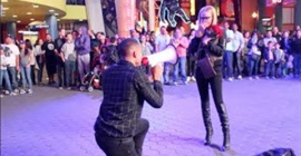 بالفيديو.. مقلب طلب الزواج في عيد الحب ينقلب لمأساة