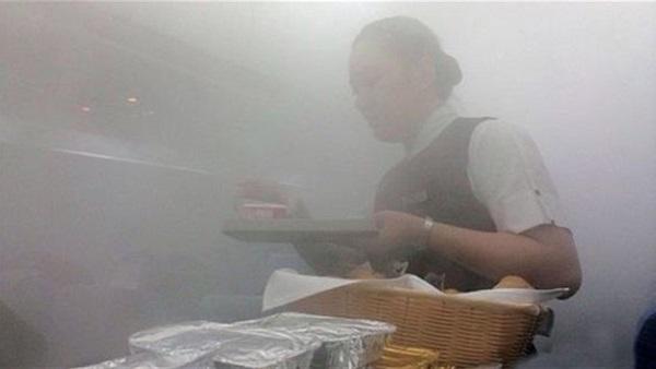 طائرة ركاب تتحول إلى ” ساونا ” بعد تدفق البخار بداخلها