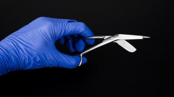 جريمة بشعة بإستعمال "مقص" تهز إحدى مقاهي الرباط وهذا هو مصير الفاعل