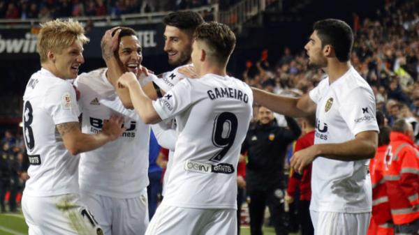 فالنسيا يلاقي برشلونة في نهائي كأس الملك