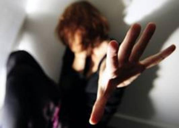 شاب يغتصب فتاة متزوجة حتى تطلق و يتزوجها