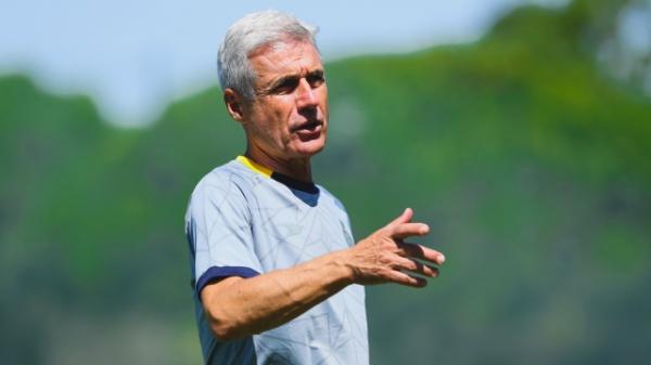 إشادة كبيرة من مدرب النصر السعودي بنادي الرجاء