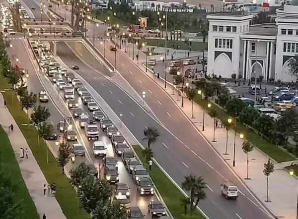 قرار منع السفر يضرب "السياحة الداخلية" في مقتل ..مئات المصطافين يغادرون مدينة مارتيل قبل منتصف الليلة (فيديو)