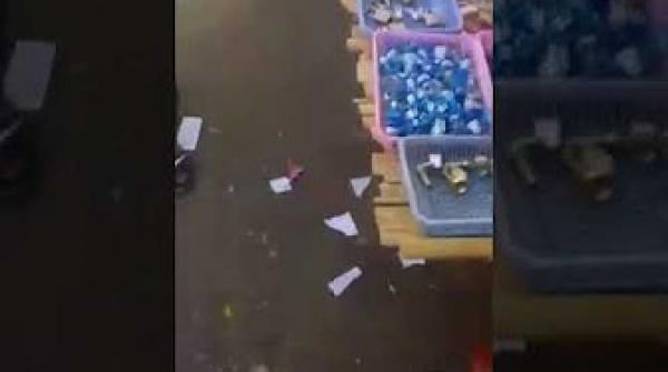 بائع بفاس : انا ماشي الزفزافي و هاذ المجرمين مسيطرين على السوق كيطلبوا الزطاطة من التجار