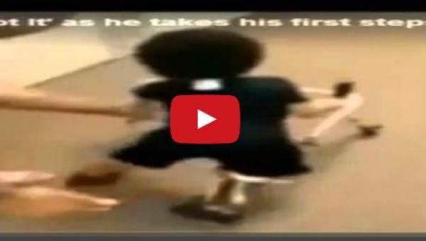 بالفيديو: لحظات مؤثرة لطفل معاق يمشي للمرة الأولى