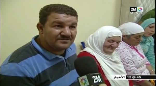 أم تعانق أطفالها بعد طول غياب