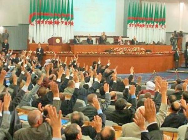 صحيفة جزائرية تكشف عن فضيحة في مجلس النواب ، وتعنون:  جزائريون فوق العادة..