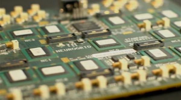 علماء يطورون حاسوباً يعمل مثل دماغ الإنسان