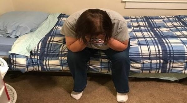 امرأة تصاب بحالة نادرة تتسبب في سماعها أصوات إطلاق نار