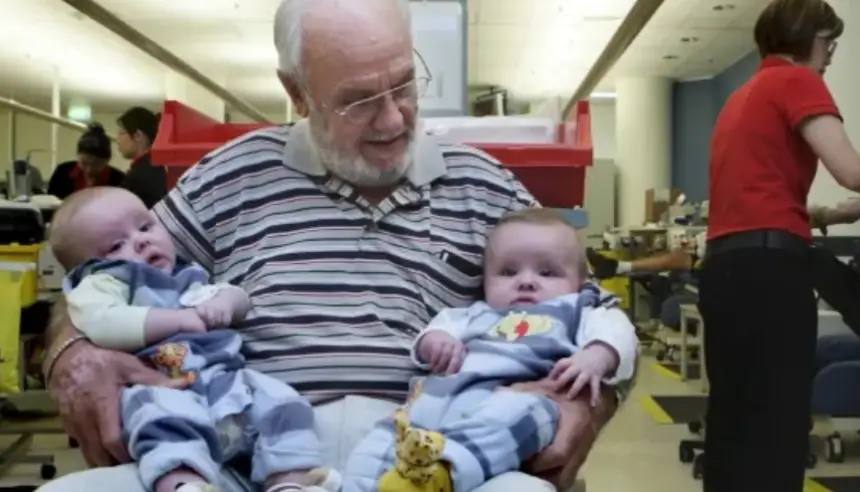 وفاة جيمس هاريسون.. الرجل الذي أنقذ حياة 2.4 مليون طفل