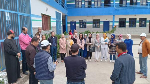 أسرة تلميذ بطنجة تهاجم أطر مؤسسة تعليمية وتعتدي على المدير(صور)