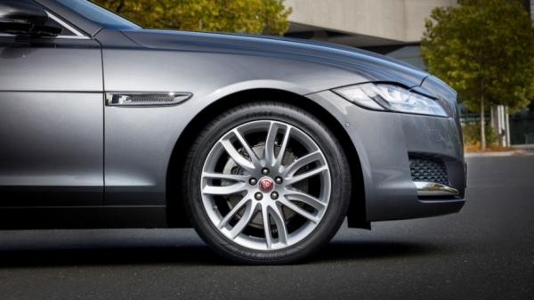 إطار خارق يقاوم الإهتراء ويقلل مسافة الفرملة على الطرق المبتلة